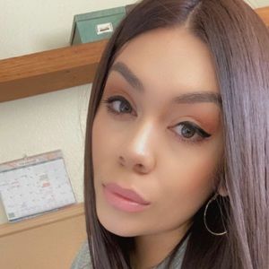 Meet your Posher, Cynthia